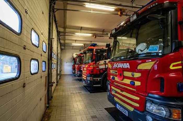 'Keep windows and doors closed' Firefighters at scene of Cleethorpes roof fire