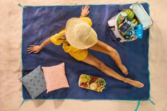 Aldi offering a 'sand proof' beach blanket for summer and it's less than £7