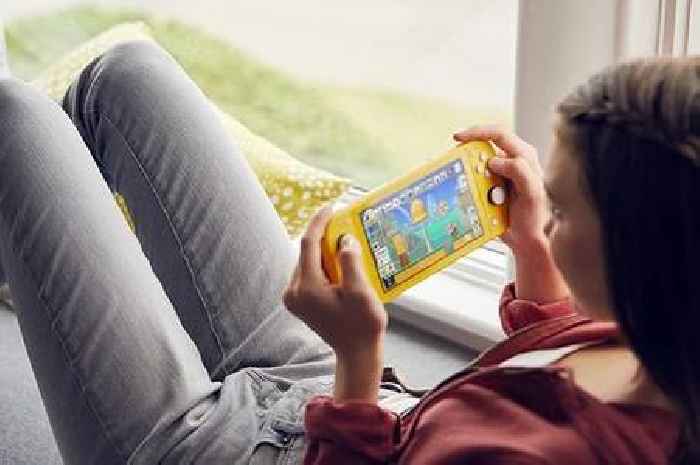 Shoppers snap up iPads, Nintendo Switches and air fryers for only £10 in warehouse 'mystery' deal