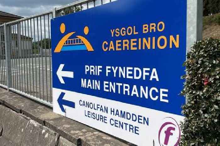 Teacher called pupils 'little s***s' and flicked V-sign, hearing told