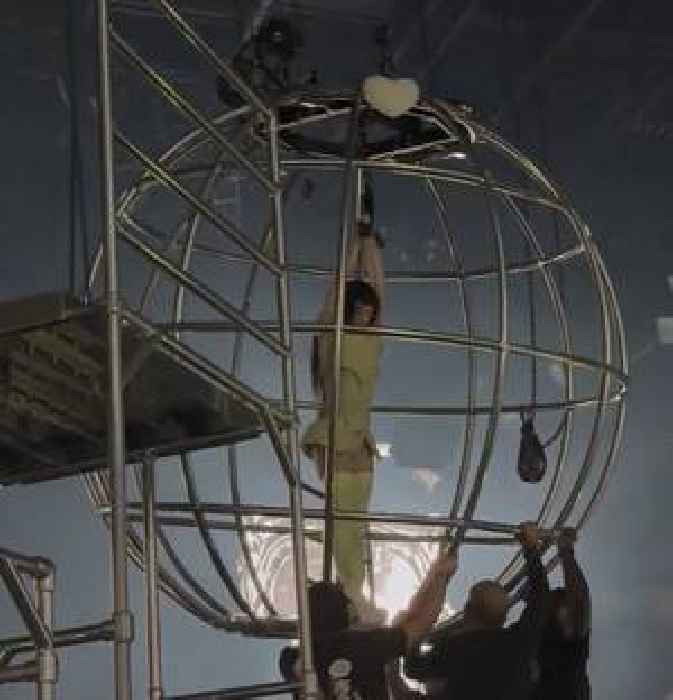 Katy Perry Gets Trapped In Malfunctioning Metal Sphere, Laughs Off Orlando Bloom Breakup News