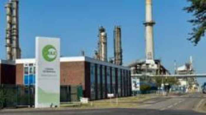 Workers 'left in dark' over oil refinery job fears