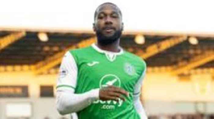 'Top professional' Hoilett agrees new deal at Hibs