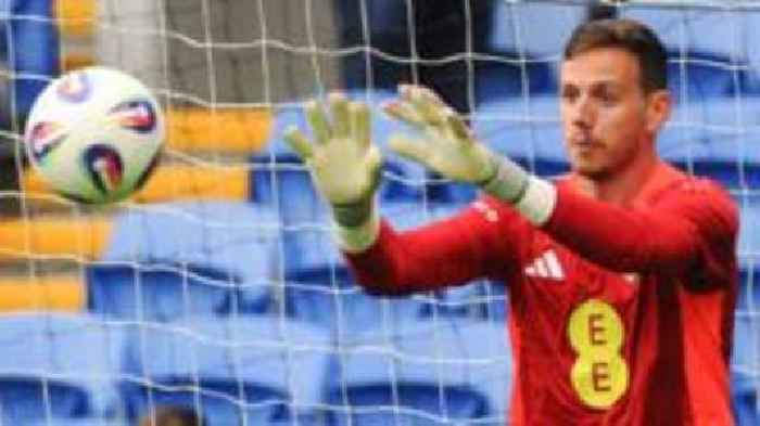 Wales keeper Ward returns to boyhood club Wrexham