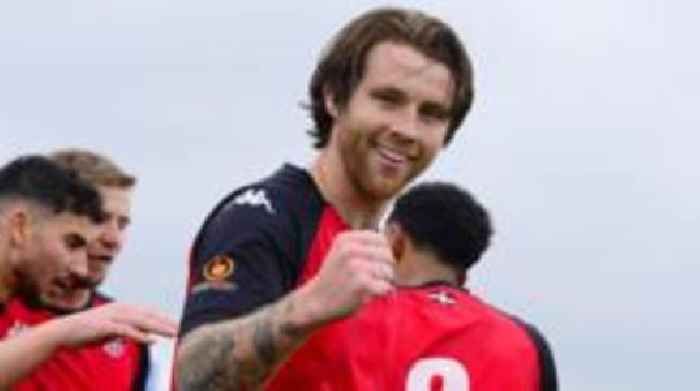 Truro City star striker Harvey signs new contract