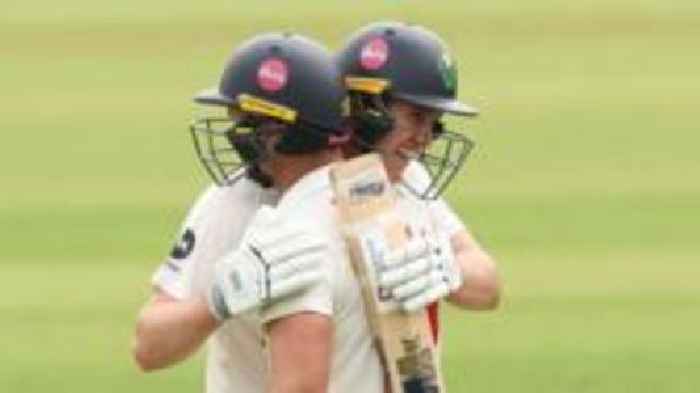 Kellaway and Ingram tons take Glamorgan to big lead v Glos