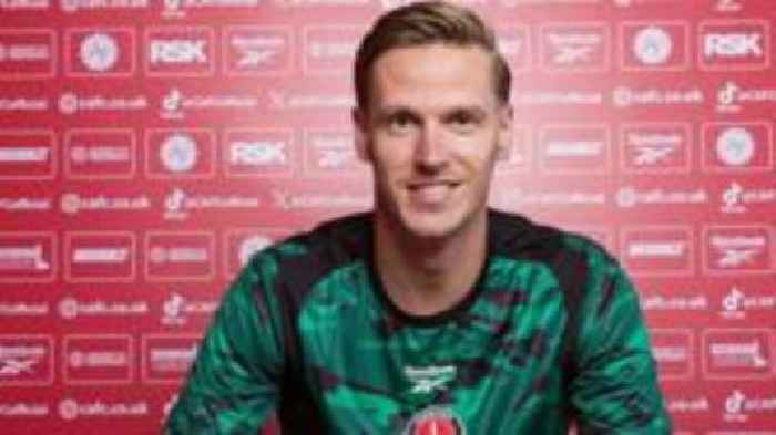 Charlton sign Luton goalkeeper Kaminski