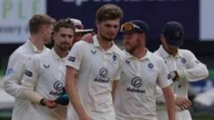 Middlesex win by innings against Leicestershire