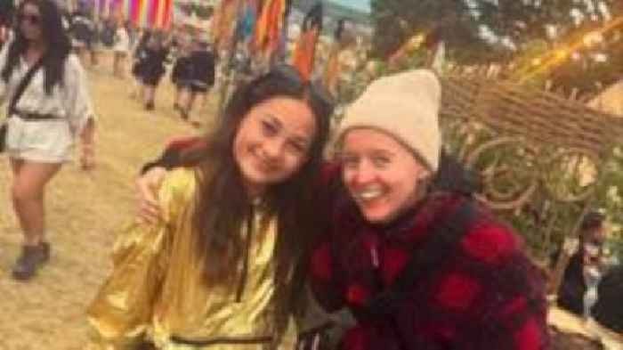 Girl shares special Glastonbury moment with organiser