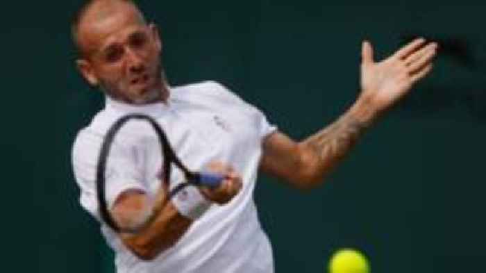 Evans wins first Wimbledon match for four years