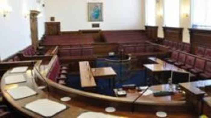 How does Guernsey's top politician get elected?