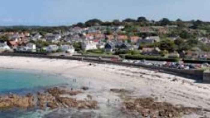 'Zero tolerance' to fining verge-parkers at beach