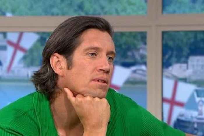 BBC Radio 2 mayhem as Vernon Kay fails to turn up and legendary DJ steps in