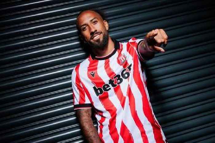 What Stoke City new boy has told Mark Robins about best position as he makes pledge