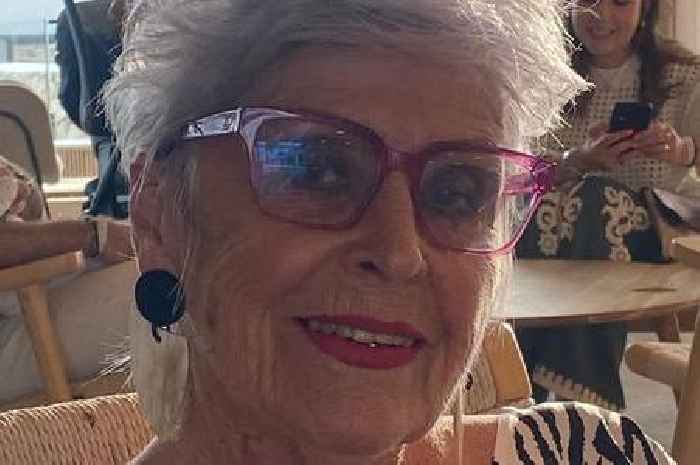 Tributes paid to legendary Cleethorpes singer and TV star Anne Gordon