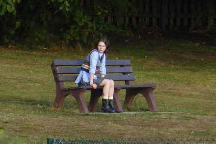 Hollywood star shelters from sizzling heat while filming in Somerset