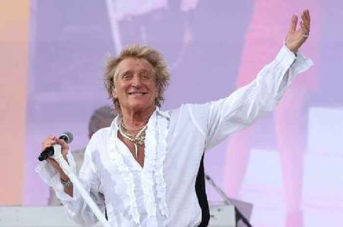 Rod Stewart fans left 'crying' after moment that went unseen during Glastonbury set