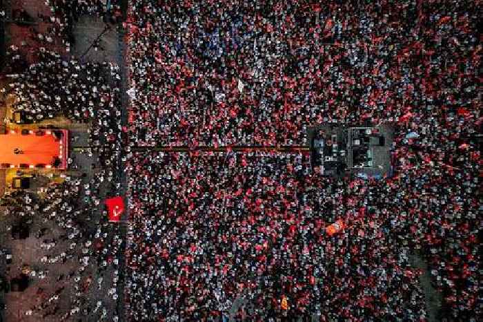 News24 | Thousands flood Istanbul streets as opposition rally draws more than 10 000 protesters