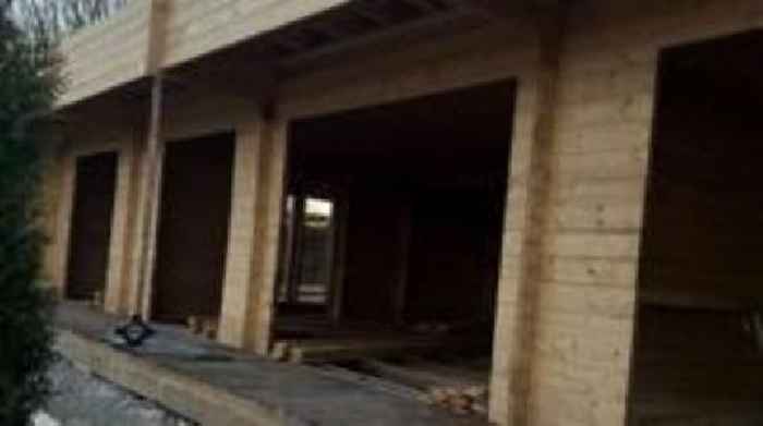 Couple to tear down log cabin after local uproar