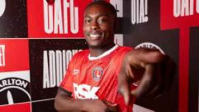 Charlton sign Stockport County striker Olaofe