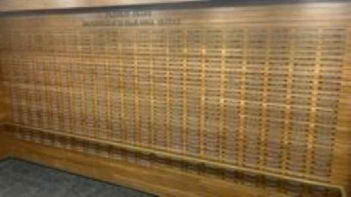Campaign to reunite factory workers with plaques