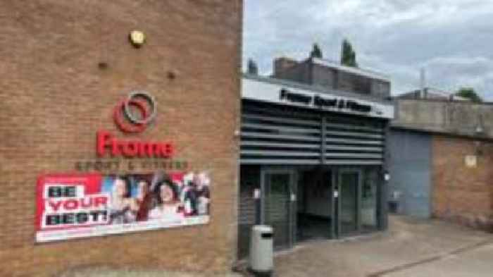 People 'demand answers' on swimming pool closure