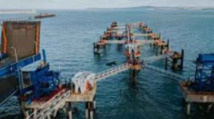 Business support package on table after port closure
