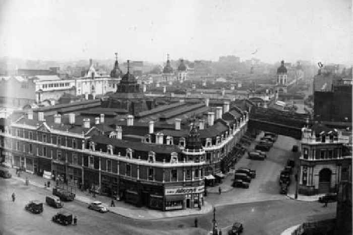London Museum welcomes return of Smithfield shops and bars parade