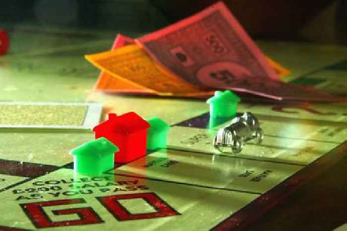 Retail investors cut back on dining out to free up investment capital