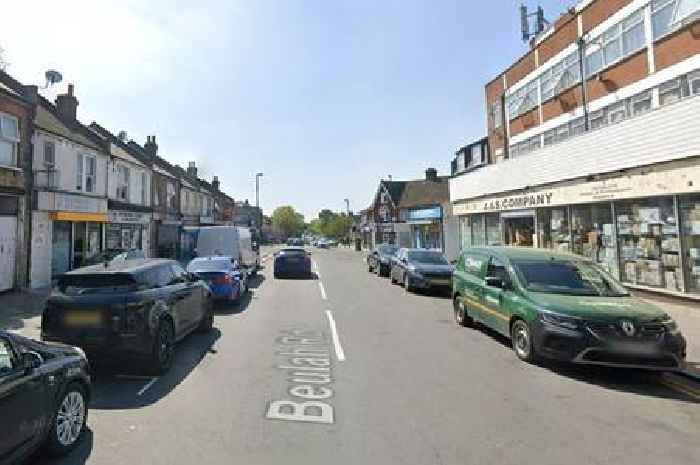 'Gunshots' heard in Croydon as men on moped flee scene