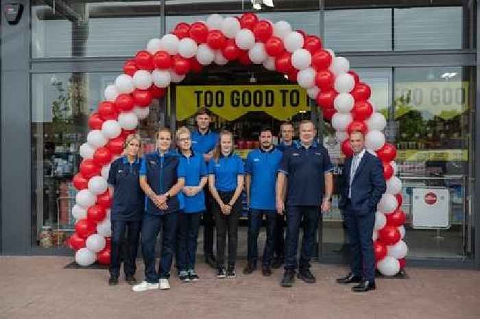 Shoppers queue from 5am as The Food Warehouse opens new store