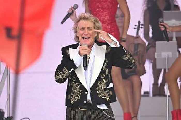 Rod Stewart's 'hilarious blunder' at Glastonbury that fans failed to spot