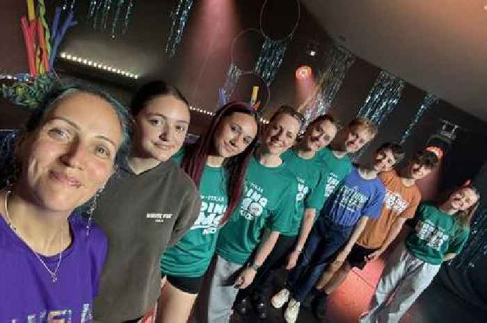 Theatre group youngsters from Stirling get ready to Moonwalk for cancer charity