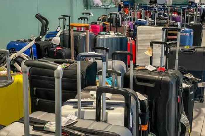 Airport worker explains why you should never put ribbons on your suitcase