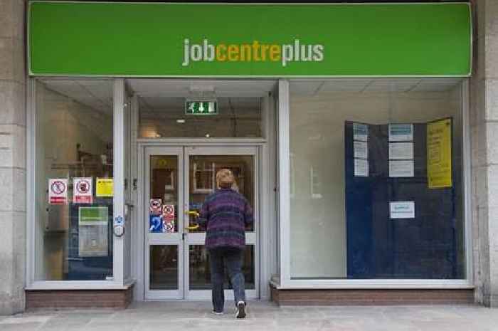 DWP handing people who obey 16-hour rule free £141 payment a week