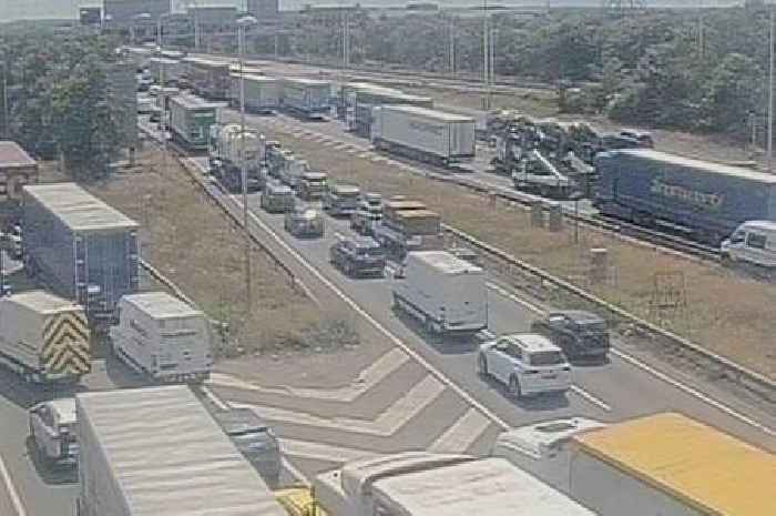Diversion details as Dartford Crossing QEII Bridge fully closed following M25 lorry crash