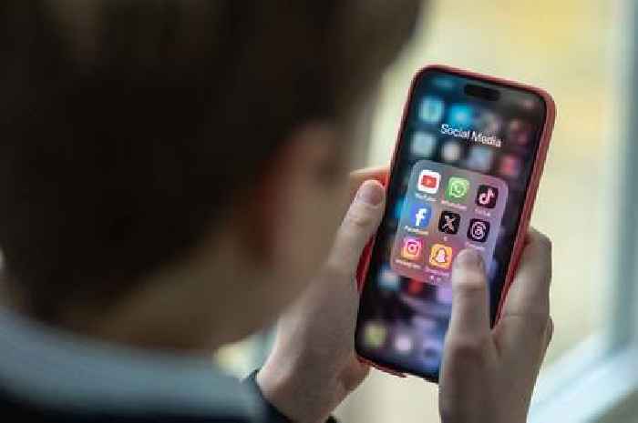 Councillor call for wider debate on Stirling school mobile phone policies