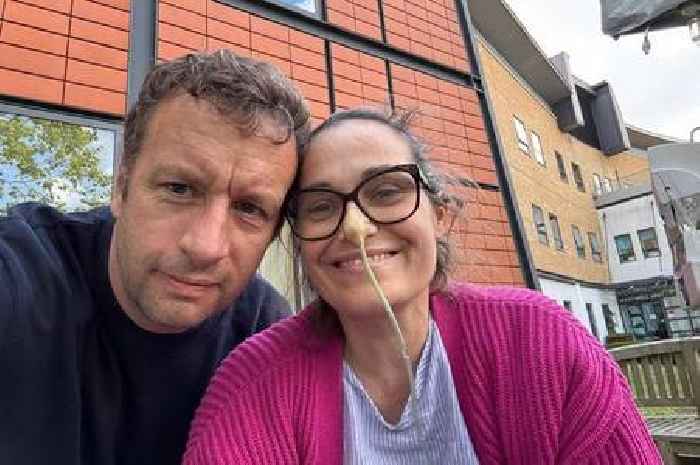 Mum who thought her bloating was menopause is later told she has weeks to live