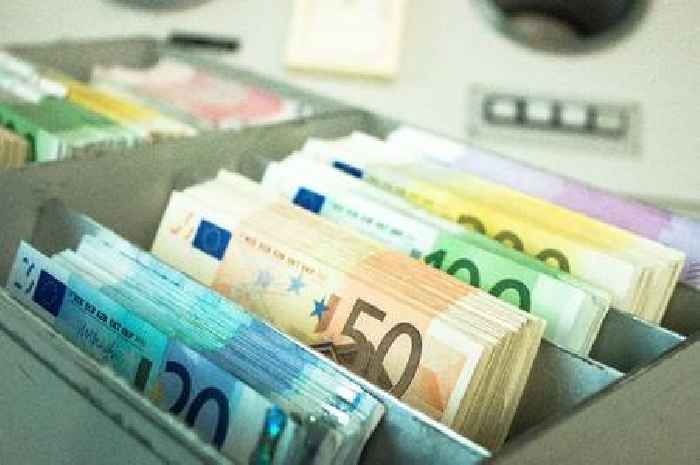 Spain issues warning for Brits using cash as Euro note is 'no longer accepted'