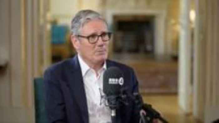 Starmer seeks to end speculation about Reeves' future