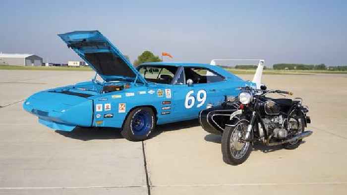 This Exciting Drag Race of the Ages Is Peak Automotive History Come to Life