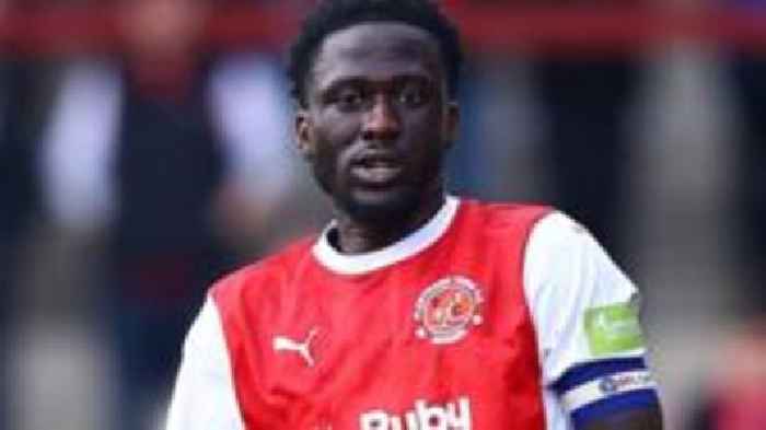 Plymouth Argyle sign Fleetwood midfielder Wiredu