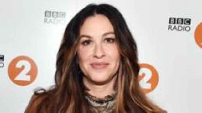 High winds scupper Alanis Morissette festival show