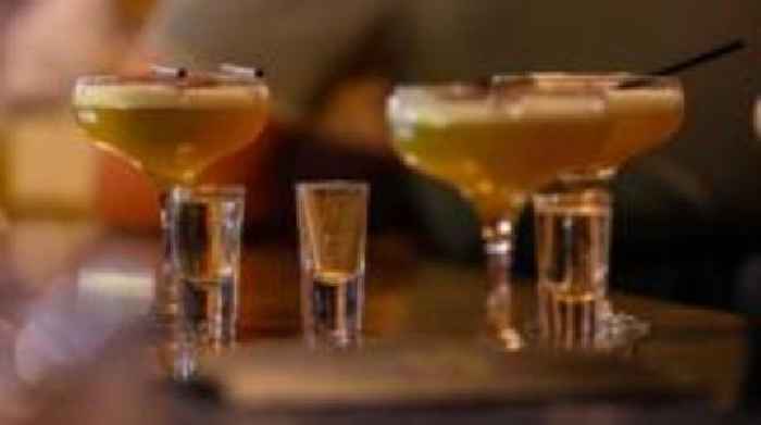 Cocktail bar in former high street bank approved