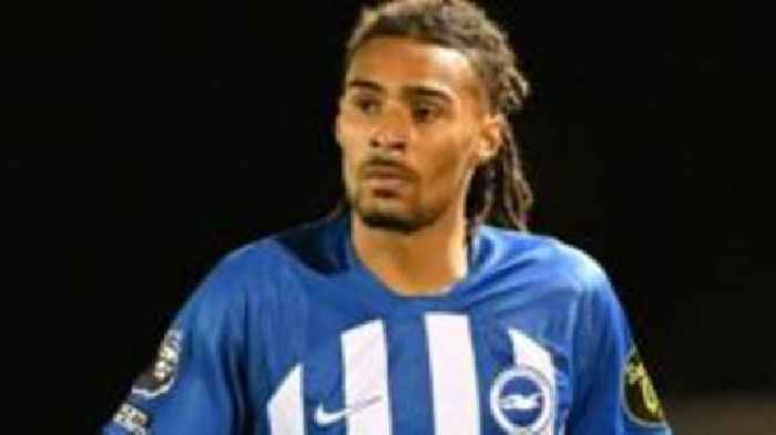 Crawley sign striker Flower on one-year deal