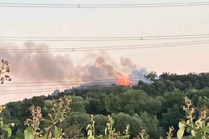Large grassland fire in Leicestershire leaving residents 'scared'