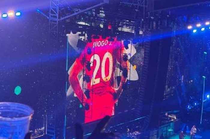 Oasis pay touching tribute to Liverpool star Diogo Jota during Cardiff show