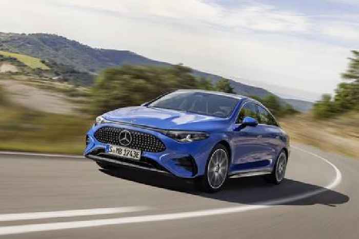 Mercedes-Benz Build a Car That Sells Like Hot Cakes, Has To Add One More Production Shift