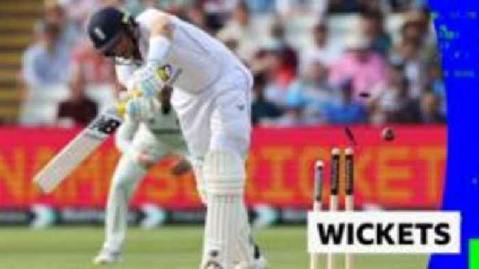 England lose three early wickets as India close in on victory