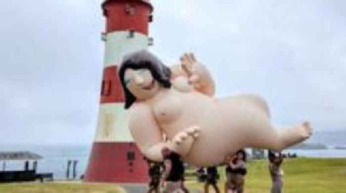 'Unclothed icon' makes appearance at festival